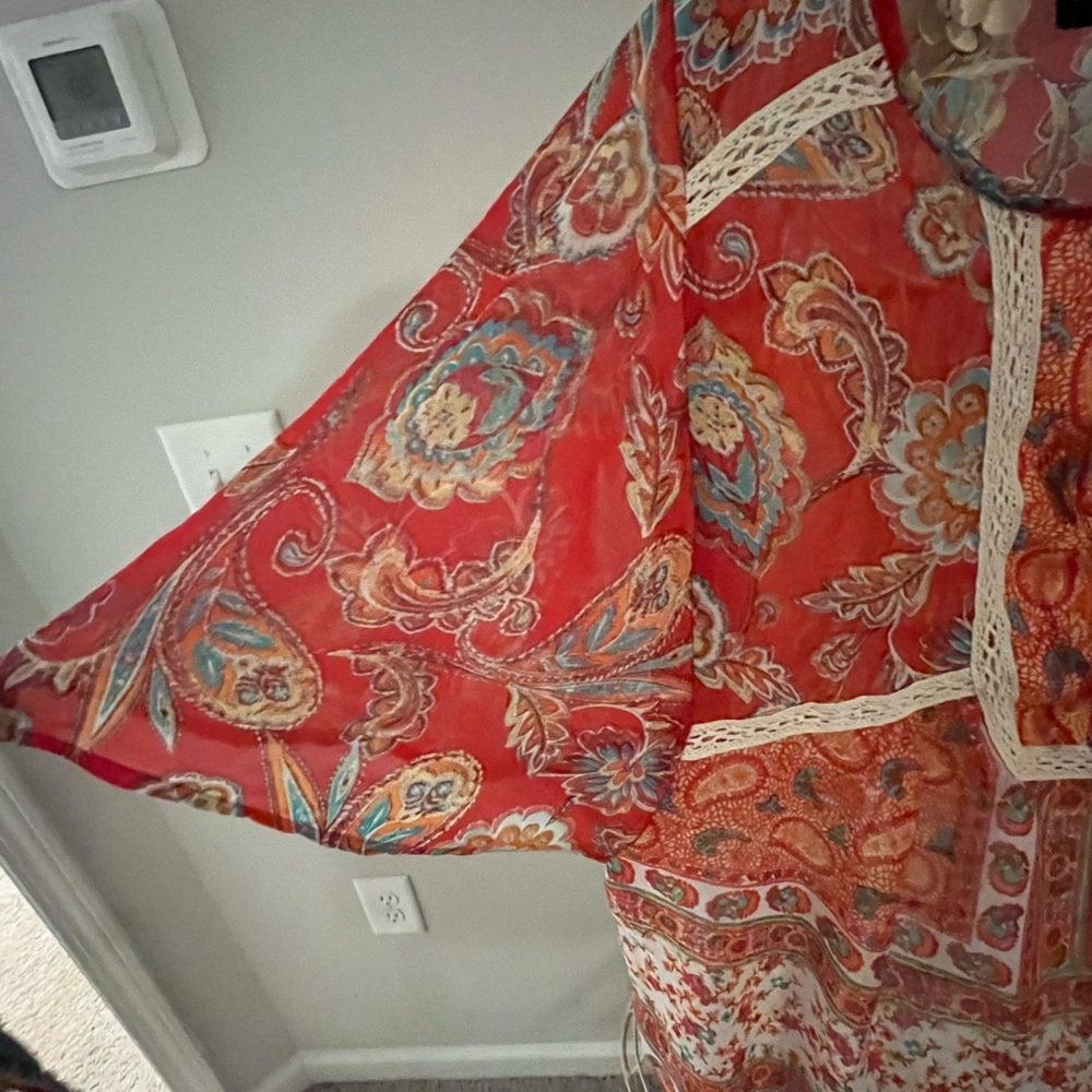Bohemian Floral Dress with Lace Accents - Picture 4 of 8